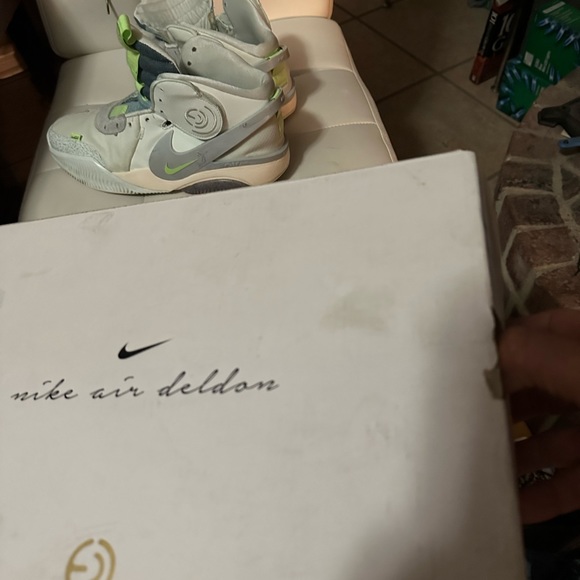 Nike “deldon” lightly used take the stage wit ‘em frfr N they size 91/2M - Picture 7 of 12